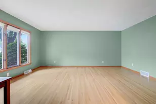 1044 Scott St S, Shakopee, MN 55379 - Photo 7