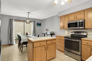 11140 Abbott Ln, Minnetonka, MN 55343 - Photo 9