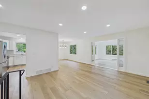 10460 Buckingham Dr, Eden Prairie, MN 55347 - Photo 11
