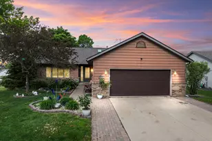 430 2nd St SE, Plainview, MN 55964 - Photo 1
