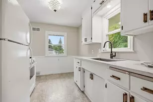 1015 Dionne St, Roseville, MN 55113 - Photo 11