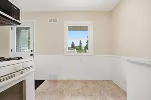 1015 Dionne St, Roseville, MN 55113 - Photo 15