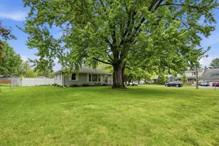 1015 Dionne St, Roseville, MN 55113 - Photo 3