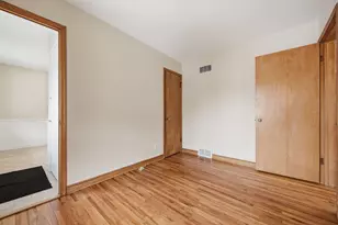 1015 Dionne St, Roseville, MN 55113 - Photo 17