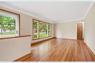 1015 Dionne Street, Roseville, MN 55113 - Photo 7