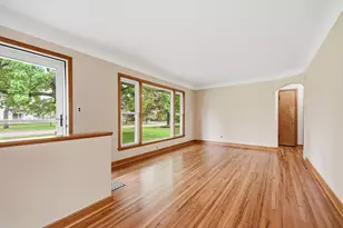 1015 Dionne St, Roseville, MN 55113 - Photo 7