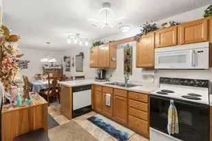 7036 49th St N, Oakdale, MN 55128 - Photo 9