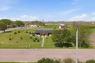 612 N Brown St, Winthrop, MN 55396 - Photo 33