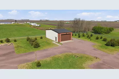 612 N Brown Street, Winthrop, MN 55396 - Photo 5