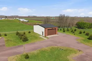 612 N Brown St, Winthrop, MN 55396 - Photo 5