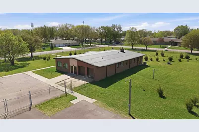 612 N Brown Street, Winthrop, MN 55396 - Photo 3