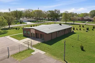 612 N Brown St, Winthrop, MN 55396 - Photo 3