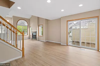 1900 Hawthorne Point, Hudson, WI 54016 - Photo 9