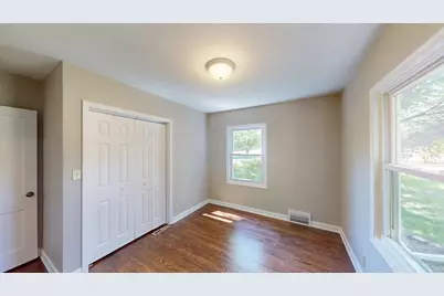 1051 Burke Avenue W, Roseville, MN 55113 - Photo 9