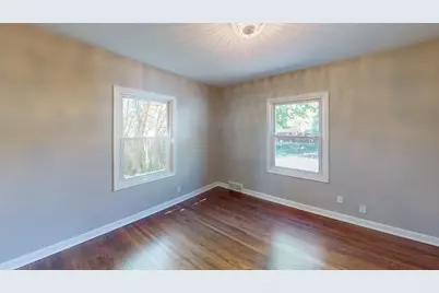 1051 Burke Avenue W, Roseville, MN 55113 - Photo 7