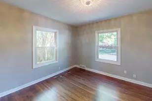 1051 Burke Ave W, Roseville, MN 55113 - Photo 7