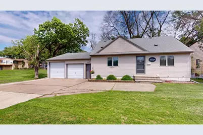 1112 Bridge Avenue, Albert Lea, MN 56007 - Photo 1