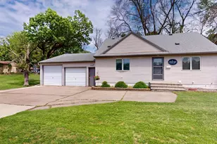 1112 Bridge Ave, Albert Lea, MN 56007 - Photo 1