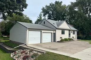 1112 Bridge Ave, Albert Lea, MN 56007 - Photo 1
