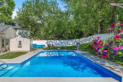 8125 Tierneys Woods Curve, Bloomington, MN 55438 - Photo 15