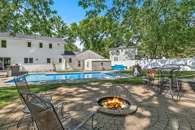 8125 Tierneys Woods Curve, Bloomington, MN 55438 - Photo 19