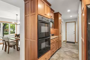 8125 Tierneys Woods Curv, Bloomington, MN 55438 - Photo 29