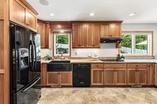 8125 Tierneys Woods Curv, Bloomington, MN 55438 - Photo 25