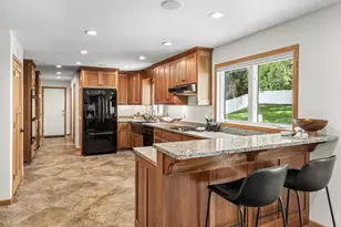 8125 Tierneys Woods Curv, Bloomington, MN 55438 - Photo 23