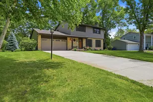 2400 Cavell Ave N, Golden Valley, MN 55427 - Photo 3