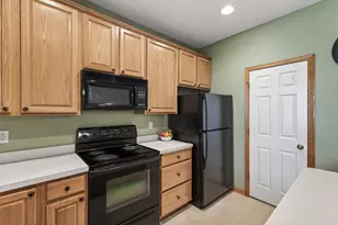 13936 52nd Ave N, Plymouth, MN 55446 - Photo 17