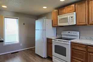 707 Irvine Ave NW, Bemidji, MN 56601 - Photo 5