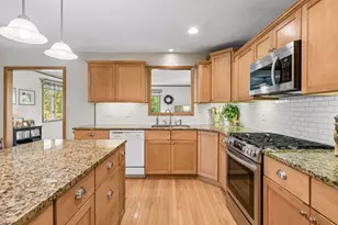 10643 Vessey Rd, Bloomington, MN 55437 - Photo 21