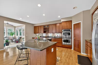 10741 Hawthorn Trail, Woodbury, MN 55129 - Photo 9
