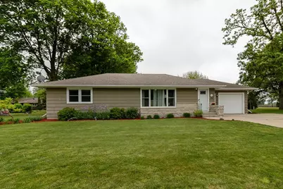 360 N Park Avenue, Le Center, MN 56057 - Photo 1