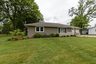 360 N Park Ave, Le Center, MN 56057 - Photo 3
