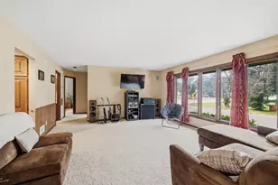 2028 Dotte Dr, White Bear Lake, MN 55110 - Photo 5