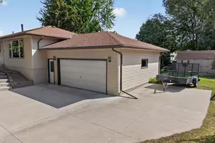 408 Sunrise Dr, Litchfield, MN 55355 - Photo 9