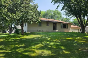 408 Sunrise Dr, Litchfield, MN 55355 - Photo 3
