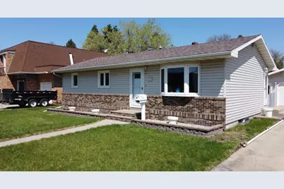 814 23rd Avenue S, Moorhead, MN 56560 - Photo 1