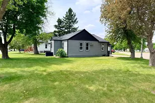 1857 1st Ave, Worthington, MN 56187 - Photo 3