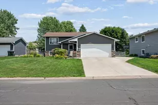 14390 Exley Ln, Apple Valley, MN 55124 - Photo 3