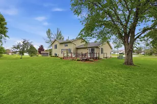 971 Lacy Ct, Belle Plaine, MN 56011 - Photo 3