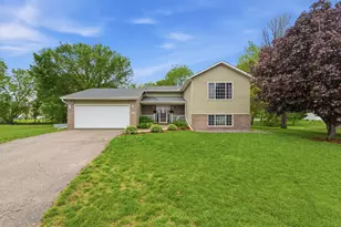 971 Lacy Ct, Belle Plaine, MN 56011 - Photo 1