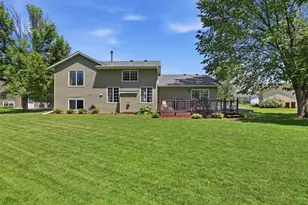 971 Lacy Ct, Belle Plaine, MN 56011 - Photo 3