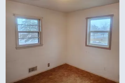 910 Golf Course Road NW, Hutchinson, MN 55350 - Photo 5