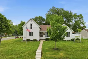 428 N Gorman St, Blue Earth, MN 56013 - Photo 1