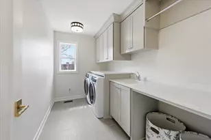 124 Chicago Ave N, Wayzata, MN 55391 - Photo 29