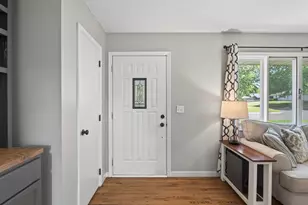 121 E 94 1/2 St, Bloomington, MN 55420 - Photo 5