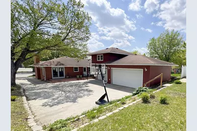 1020 W Lincoln Avenue, Fergus Falls, MN 56537 - Photo 3