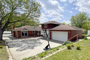 1020 W Lincoln Ave, Fergus Falls, MN 56537 - Photo 3